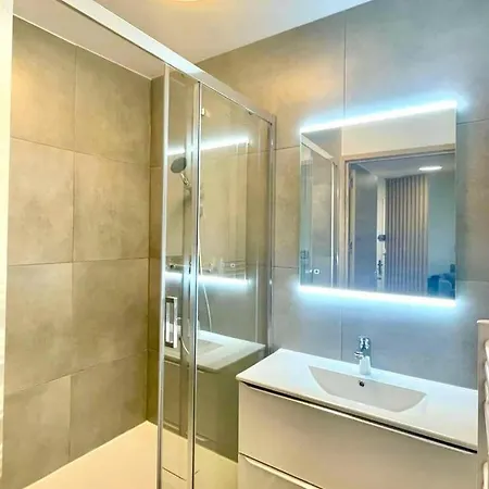 Le Moderne A Nimes, Proche Arenes Et Gare Apartment *