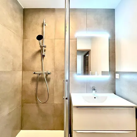 Le Moderne A Nimes, Proche Arenes Et Gare Apartamento Nimes