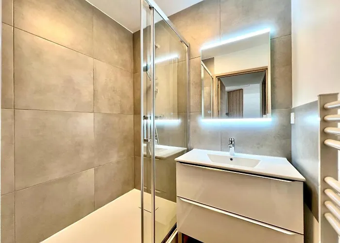 Le Moderne A Nimes, Proche Arenes Et Gare